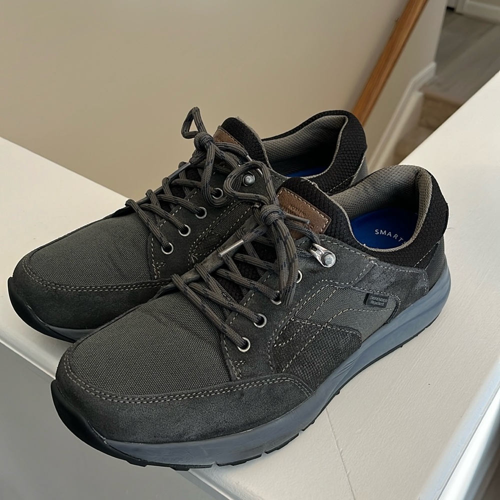 Men’s Nunn Bush slip on casual shoes. Size 10M. Water & stain repellent. VGUC